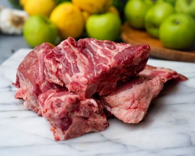 Свинина на кости охлаждённая 1 кг - купить в Арассамахах